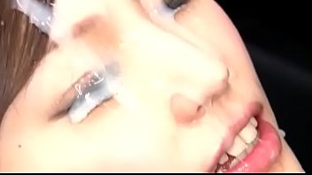 Wajah Cantik Dalam Gaun Jepang-china Yang Menggoda