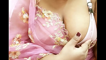 Gadis India Montok Dengan Tubuh Seksi Yang Menggoda