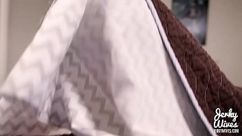 Ibu Tiri Yang Kesepian Menginginkan Batang Muda Milikku – Cory Chase