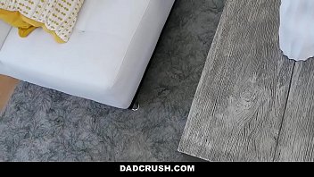 Gadis Tiri Menggoda Ayah Tirinya, Berhubungan Cepat Sebelum Ibu Tiri Masuk