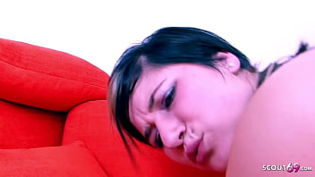 Adik Tiri Pertama Kali Muncrat Saat Jari-jari Dan Kontol Menggila Di Lubangnya