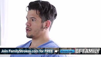 Jika Dia Menghancurkan Mobil Ayah Tirinya Yang Mesum, Dia Harus Biarkan Dia Menidurinya Sesuka Hati