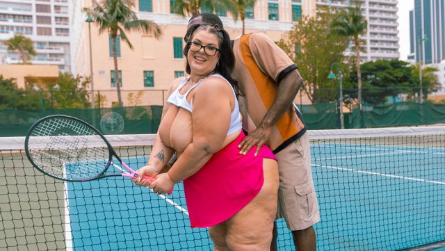 Pembalasan Montok – Melayani Pantat Luna Yang Menggoda