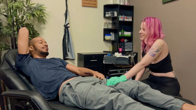 Tinta Panas Di Kulit Sensual: Kisah Raja-raja Dunia Nyata