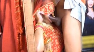 Video Panas Desi: Sasur Menggoda Bahu Di Malam Pertama Pernikahannya