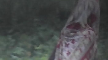 Gadis Desi Buang Air Kecil Dengan Liar