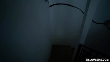 Remaja Nakal Menggoyang Kakak Tiri Dari Sudut Pandang Intim