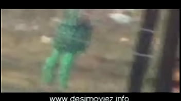 Gadis-gadis Desa Buang Hajat Di Alam Terbuka