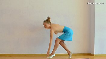 Gerakan Super Panas Mostik, Pesenam Seksi Yang Menggoda