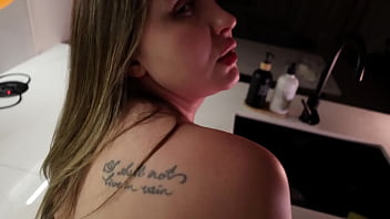 Aku Menggila Dengan Ibu Temanku Di Dapur Usai Pesta Ulang Tahunnya