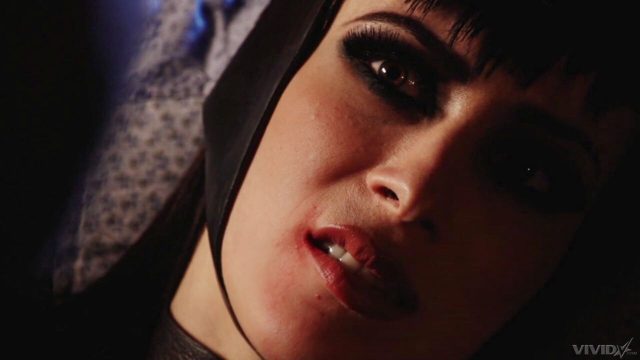 Aiden Ashley Menggoda Di Balik Jubah Gelap The Dark Knight Xxx – Adegan Panas Ketiga