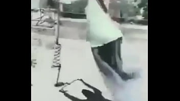 Wanita Terbang Dengan Teks Arab Yang Menggoda