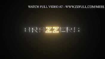 Gairah Membara Dengan Adik Tiri Berpayudara Montok – Desiree Dulce / Nikmati Adegan Panasnya Di Brazzers