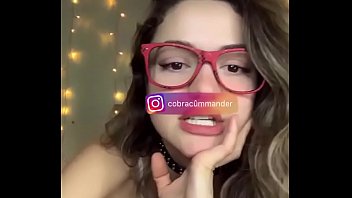 Tarian Rusia Yang Menggoda Dan Tampilan Payudara Di Bigo