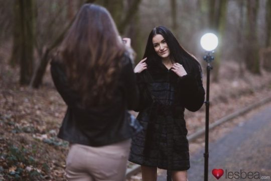 Elouisa Dan Gadis Ceko Dalam Kenikmatan Lesbi Yang Menggoda