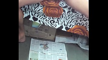 Desi Lund Mengoceh Sambil Menggoda Diri Sendiri