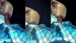 Gadis Berjilbab Menggoda Dengan Mulut Di Dalam Mobil