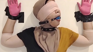 Hijabers Tersekap Dalam Ikat Yang Menggoda