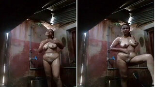 Istri Desa Tamil Yang Bergairah Rekam Mandi Telanjang Untuk Suami Tercinta