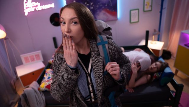 Kost Palsu – Trio Tak Terduga Untuk Pasangan Baru Yang Bergairah