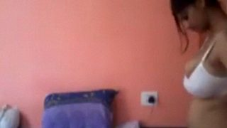 Video Desi Bertubuh Montok Telanjang Dan Melepas Gaunnya