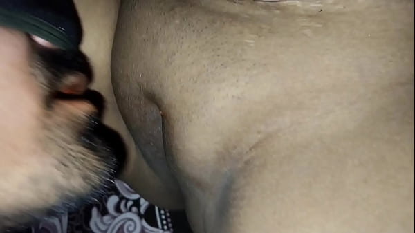 Pasangan India Beraksi Mesra Diam-diam