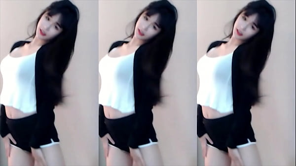 Cô Nàng Trung Quốc Phô Diễn Thân Hình Nóng Bỏng Trên Tàu Lượn Siêu Tốc