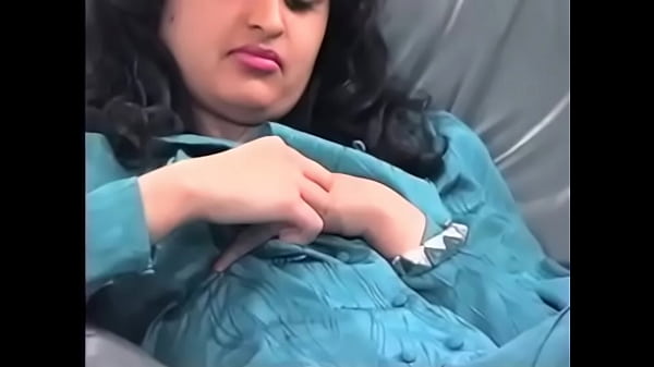 Gadis Desi Ravina Yang Menggoda