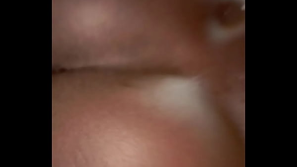 Kekasih Kakak Tiriku Basah Dan Menggoda