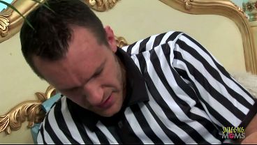 Wasit Sepak Bola Dan Ibu-ibu Penggemar Bola Berdada Montok Bercinta Keras Usai Latihan