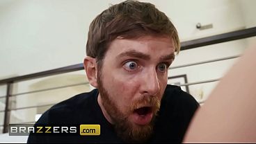 Myra Menggoyang Kontol Teman Sekamarnya Hingga Erang-eragan