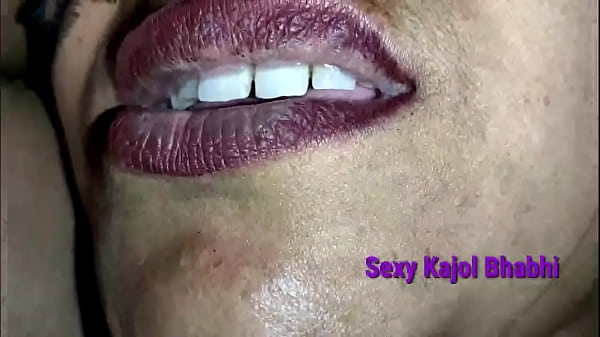 तलाकशुदा माँ की बिस्तर पर दोस्त के साथ उत्तेजक रात