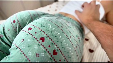 Kakak Tiri Memuaskan Adik Tiri Dengan Pijatan Penuh Gairah!