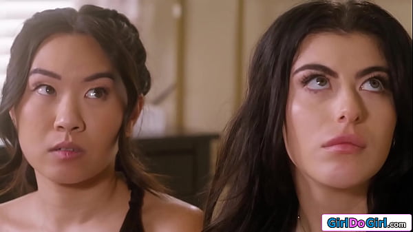 Siapkah Kalian Para Pengasuh Remaja Untuk Dihajar Dengan Strapon?