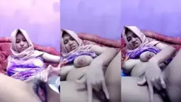 Gadis Berjilbab Menggoda Dengan Jari Yang Menggairahkan