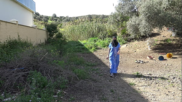 Prajurit Amerika Menggunduli Istri Arab Yang Suaminya Pengecut Dengan Gaya Anjing