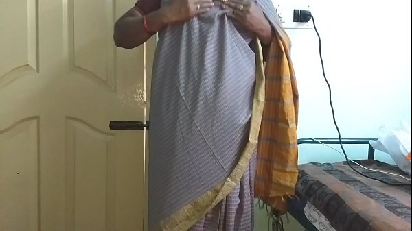 Desi Istri Nakal Dari India, Pakai Saree Abu-abu, Memamerkan Payudara Besar Dan Memek Dicukur, Meremas Payudara Dan Menggesek Memek Sampai Masturbasi