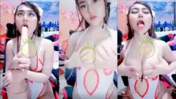 Cewek Seksi Ngentot Pakai Dildo Raksasa