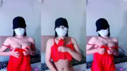 Molly Ngangkang Menggoda Pascol Dengan Gaya Mengangkang
