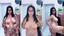 Tubuh Jones Seksi Montok, Dada Geboy Seperti Buah Pepaya Ranum