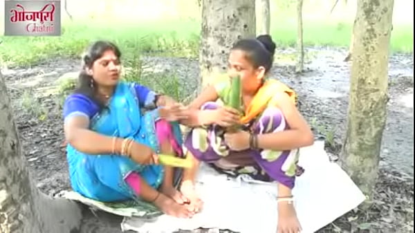 गाँव की महिलाएं अपनी प्यास बुझाने के लिए चूत में क्या डालती हैं, खुद ही बता रही हैं