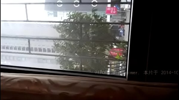 浩哥在闺蜜聚餐时暗藏春色撩拨