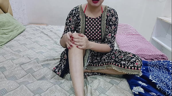 Malam Itu, Kakak Tiriku Sendirian Di Kamar, Aku Ikut Masuk Dan Mulai Meraba-raba Tubuhku Sendiri Sampai Ke Bagian Paling Basah Di Depannya.