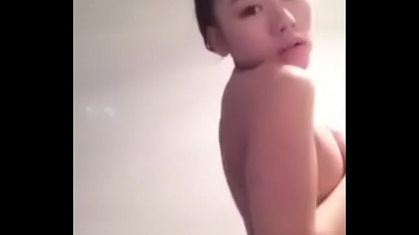 雯雯寶寶2，奶子翹得比天高，穴穴濕到快爆炸！