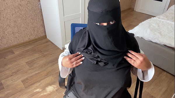Istri Arab Lagi Baca Cerita Sex Panas Bikin Makin Greget