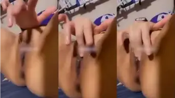 Bocil Telanjang, Nafsu Menggebu, Memek Basah Kental.