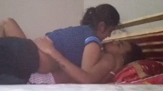 Desi Cowok Ngejilat Susu Tetangga Bhabhi Sampe Basah