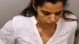 Ngentot, Lihat Tante India Ganti Baju Di Ruang Ganti