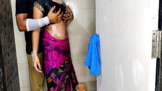 Video Seru Bhabhi Dan Adik Ipar Lagi Mandi, Ngewe Di Kamar Mandi Bikin Basah Semua.