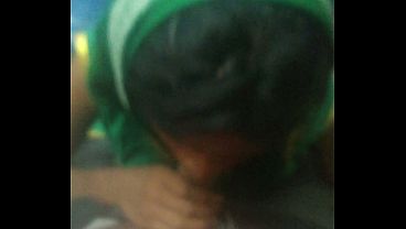 Desi Bibi Pengemis Di Kereta Lokal, Mainin Sange